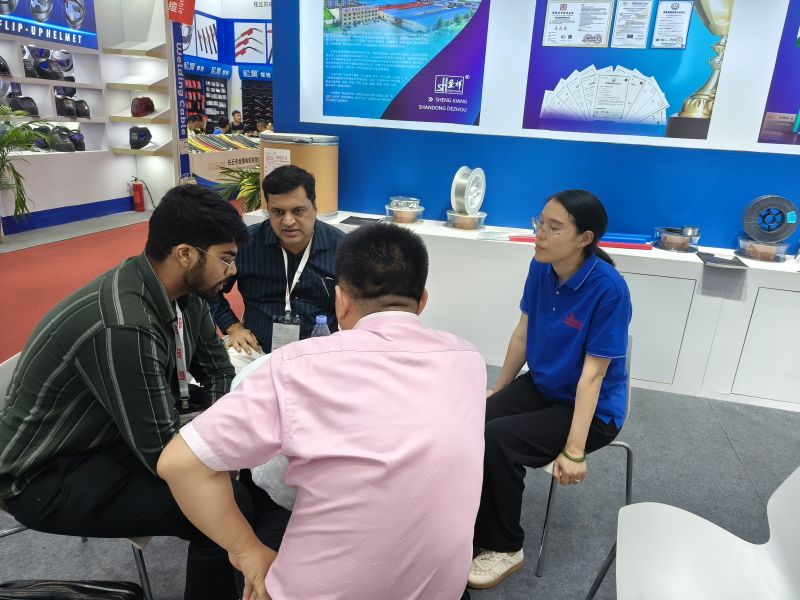 大型展會(huì)現(xiàn)場(chǎng)